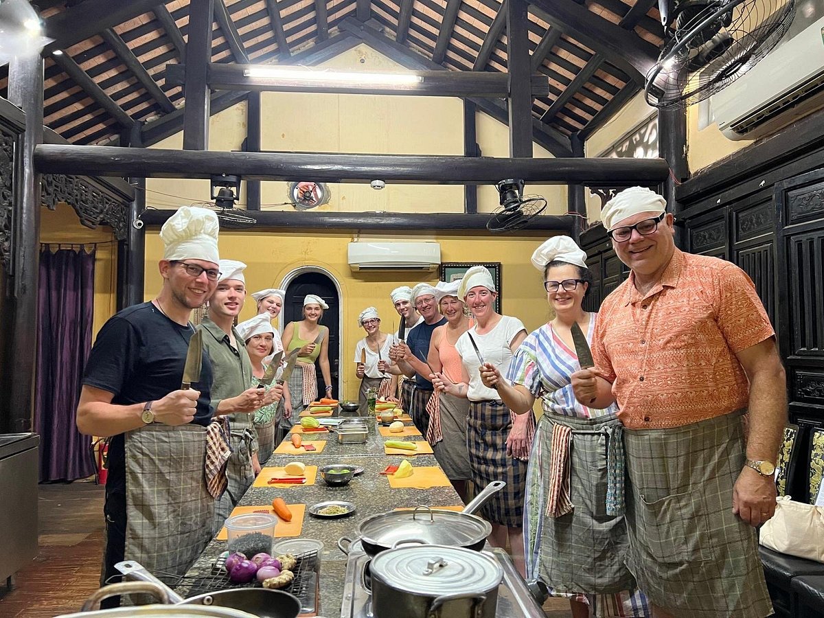 A couple at a cooking class in Hoi An