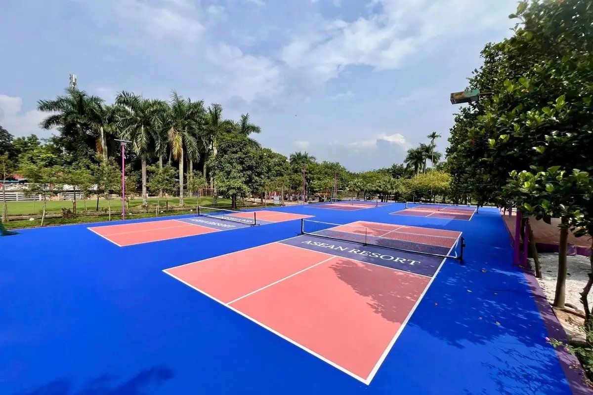 Players on an outdoor pickleball court in Hanoi in the early morning