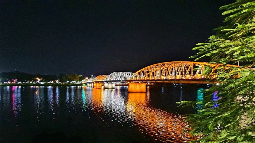Truong Tien Bridge lit up over the Perfume River in Hue at night