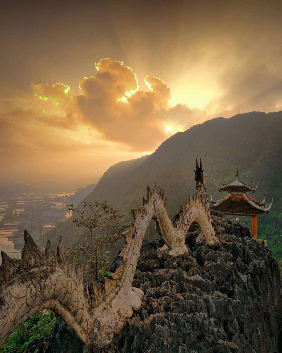 Hang Mua summit, panorama over Tam Coc's rice fields
